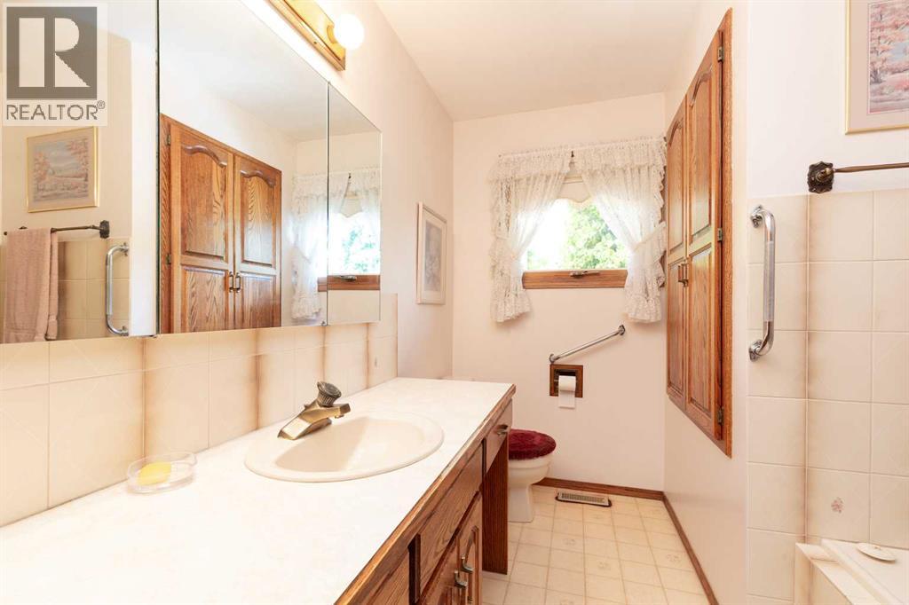 2209 8a Avenue S, Lethbridge, Alberta  T1J 1S7 - Photo 12 - A2322458