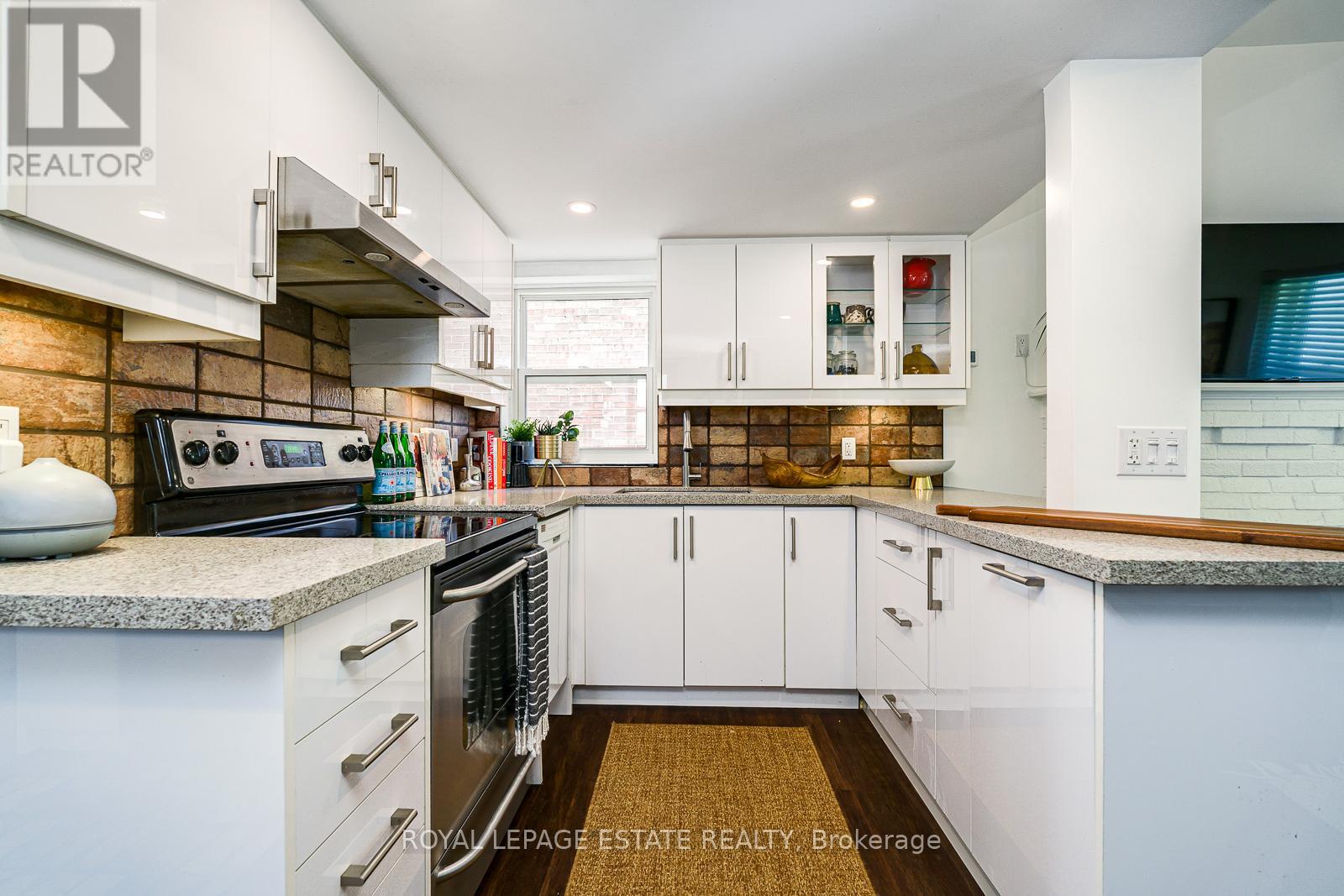 215 Pickering Street, Toronto, Ontario  M4E 3J9 - Photo 8 - E13483440