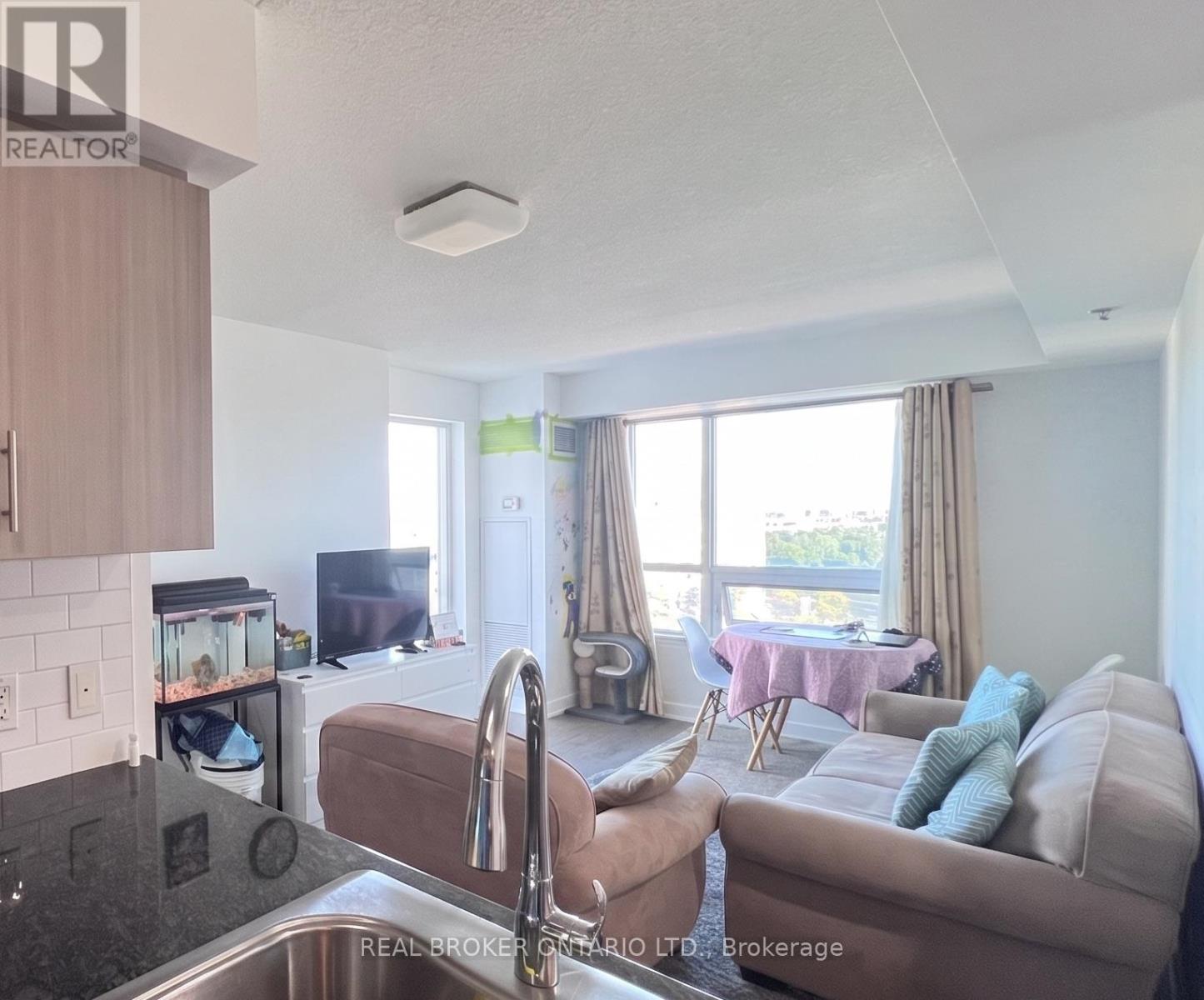 1504 - 185 Bonis Avenue, Toronto, Ontario  M1T 0A4 - Photo 4 - E13483464
