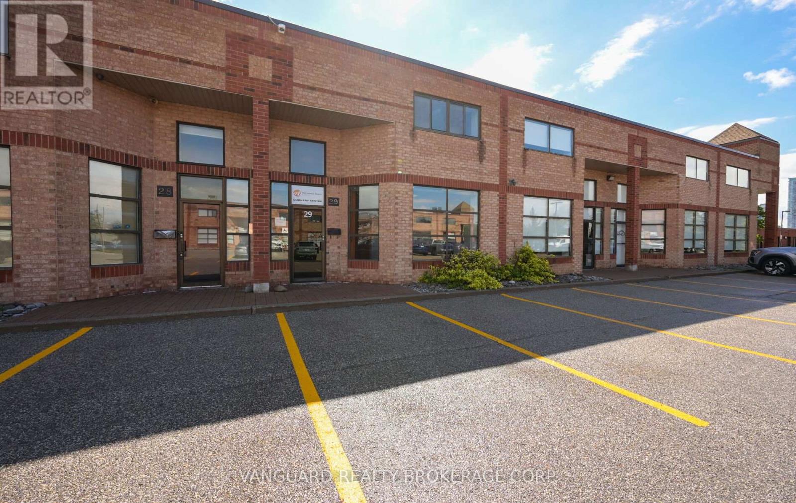 29 - 160 Applewood Crescent, Vaughan, Ontario  L4K 4H2 - Photo 3 - N13483408
