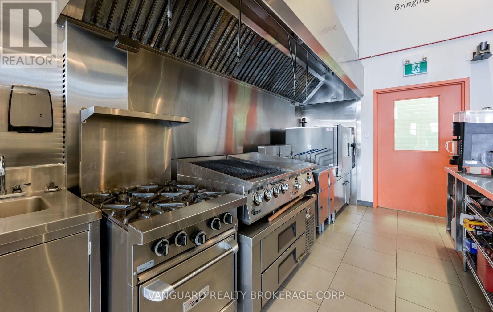 29 - 160 Applewood Crescent, Vaughan, Ontario  L4K 4H2 - Photo 40 - N13483408