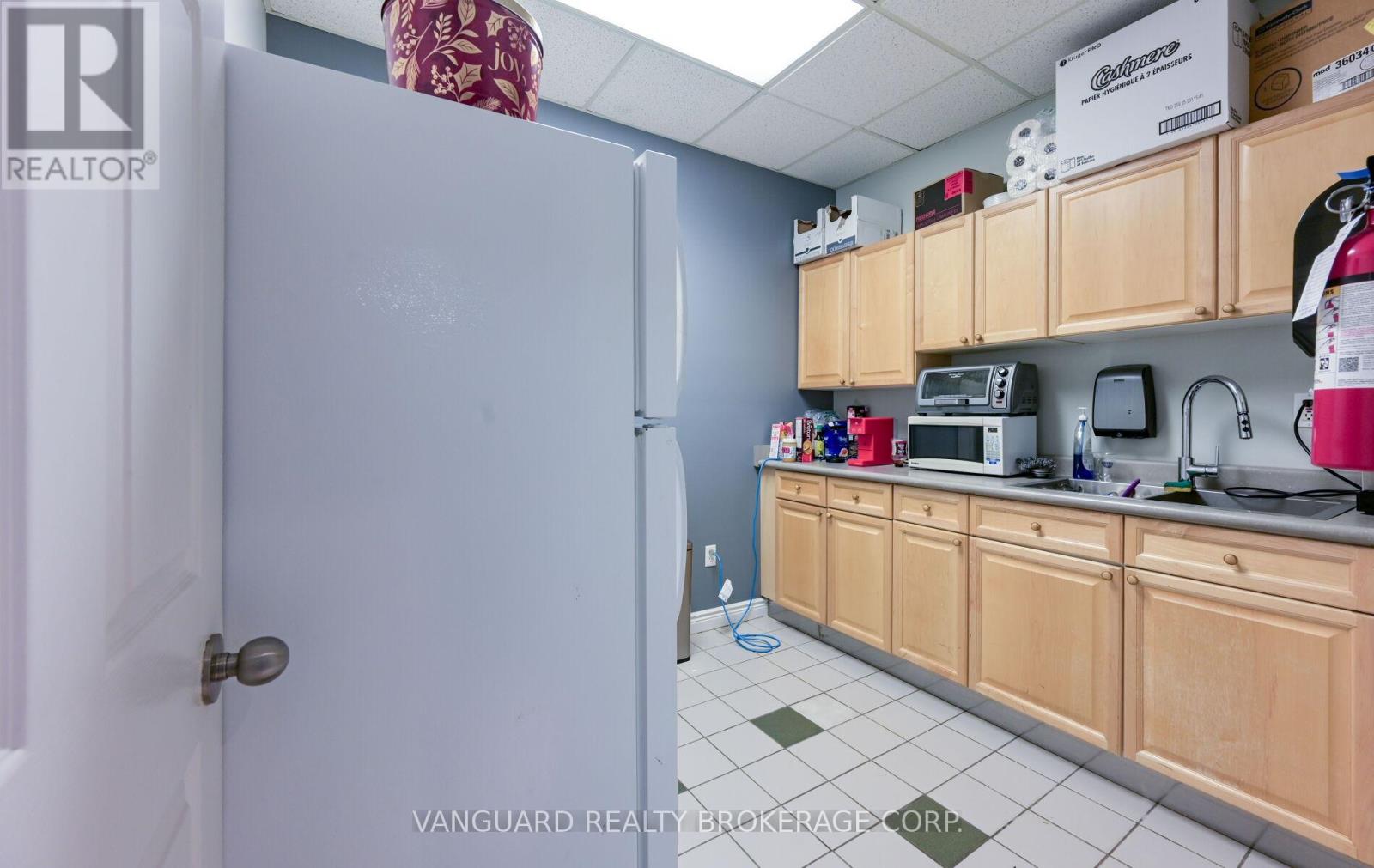 27 - 160 Applewood Crescent, Vaughan, Ontario L4K 4H2 - Photo 14 - N13483450