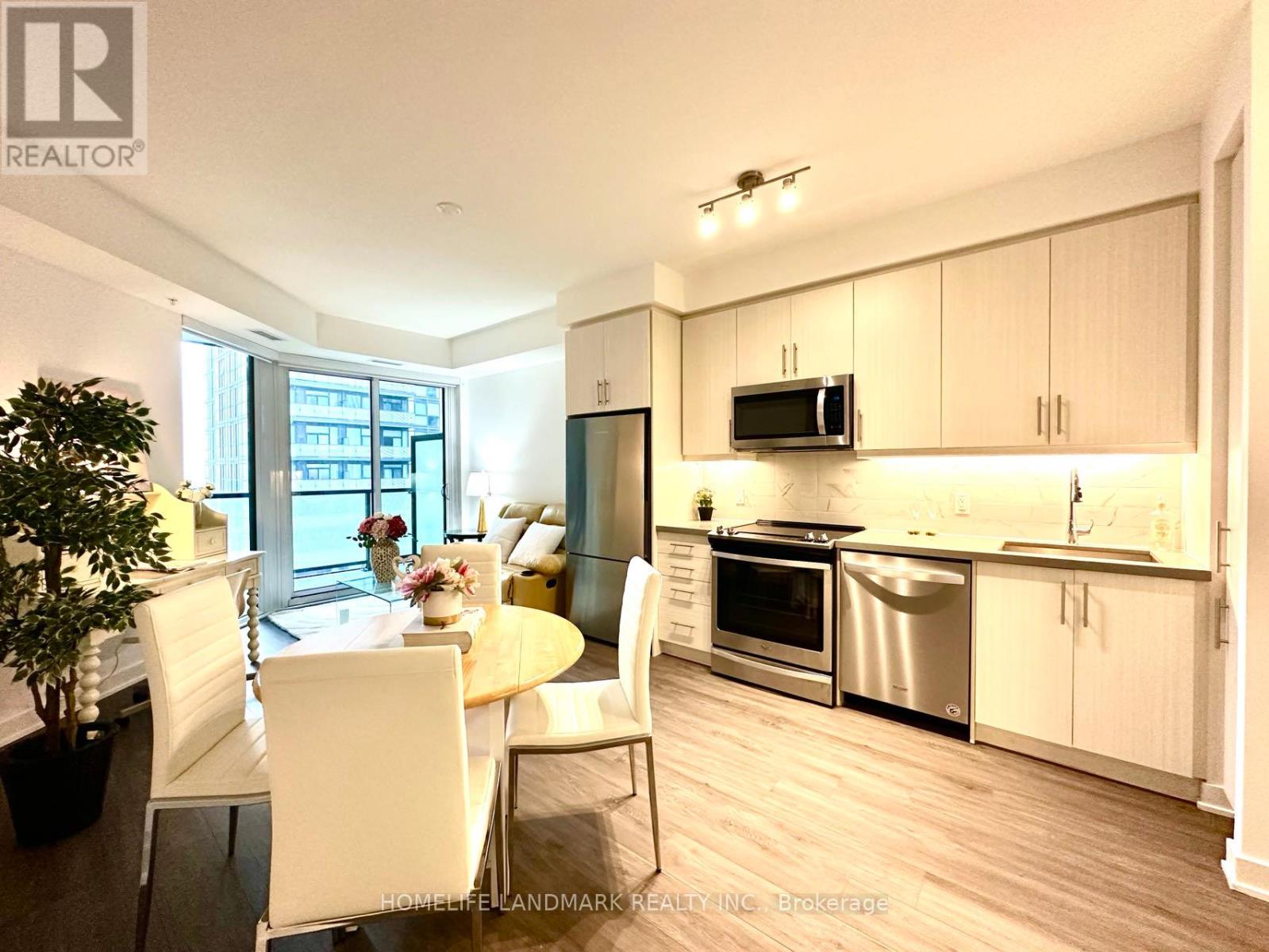 813 - 85 ONEIDA CRESCENT, Richmond Hill, Ontario