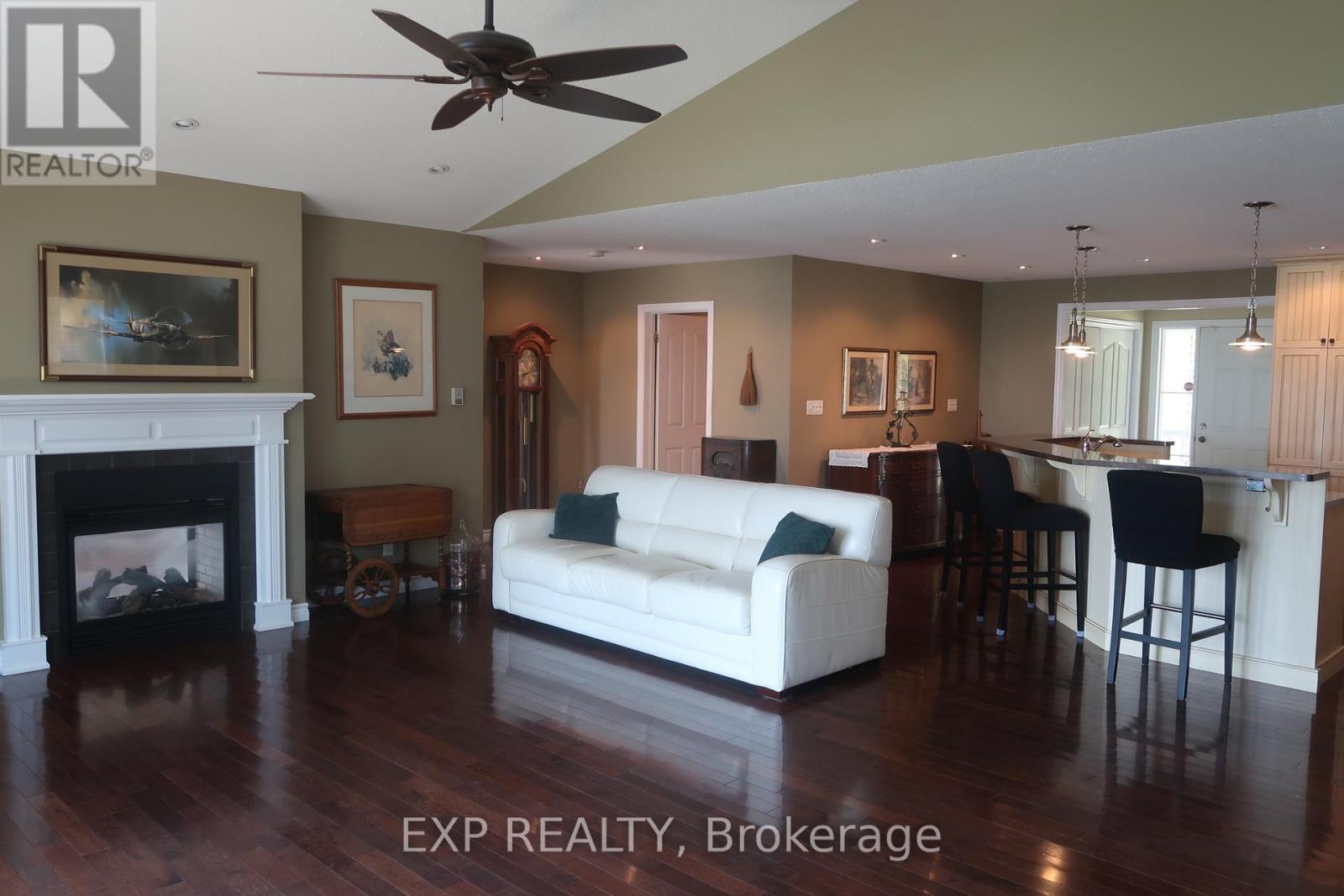 2674 Lakeshore Drive, Ramara (Brechin), Ontario  L0K 1B0 - Photo 2 - S13483358