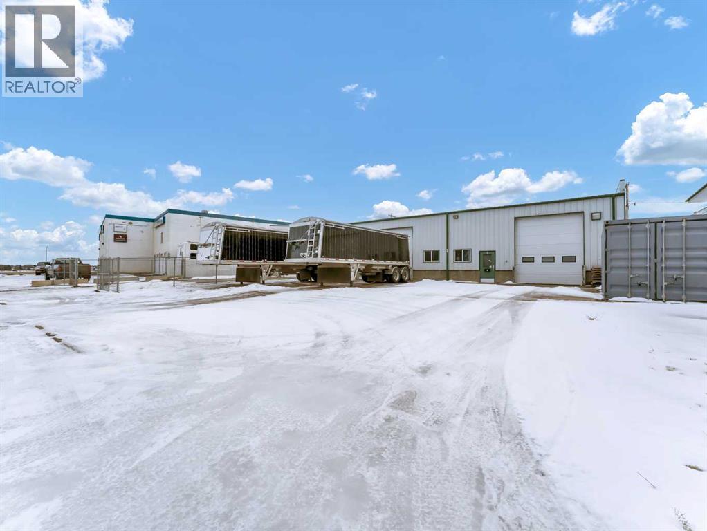 97 South West Drive SW, Medicine Hat, Alberta  T1B 4J6 - Photo 2 - A2274604