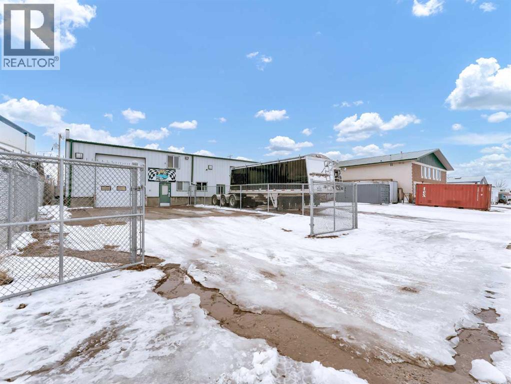 97 South West Drive SW, Medicine Hat, Alberta  T1B 4J6 - Photo 3 - A2274604