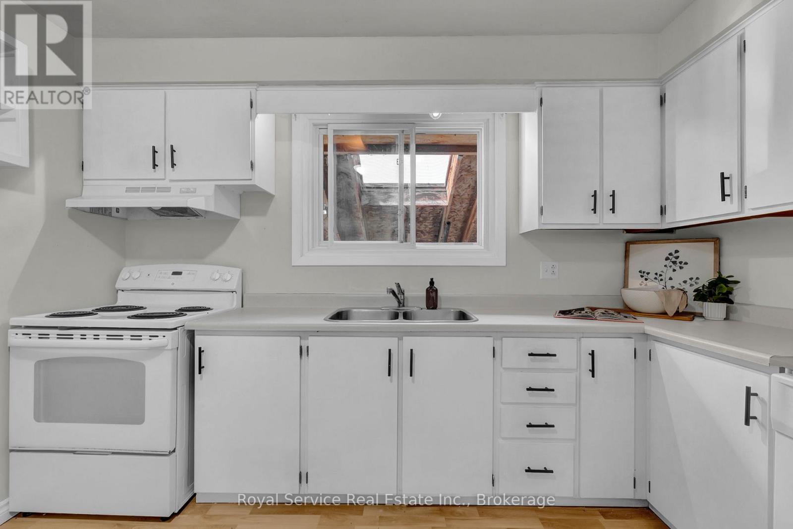 745 Eastdale Court, Peterborough, Ontario  K9H 7C6 - Photo 8 - X13483714