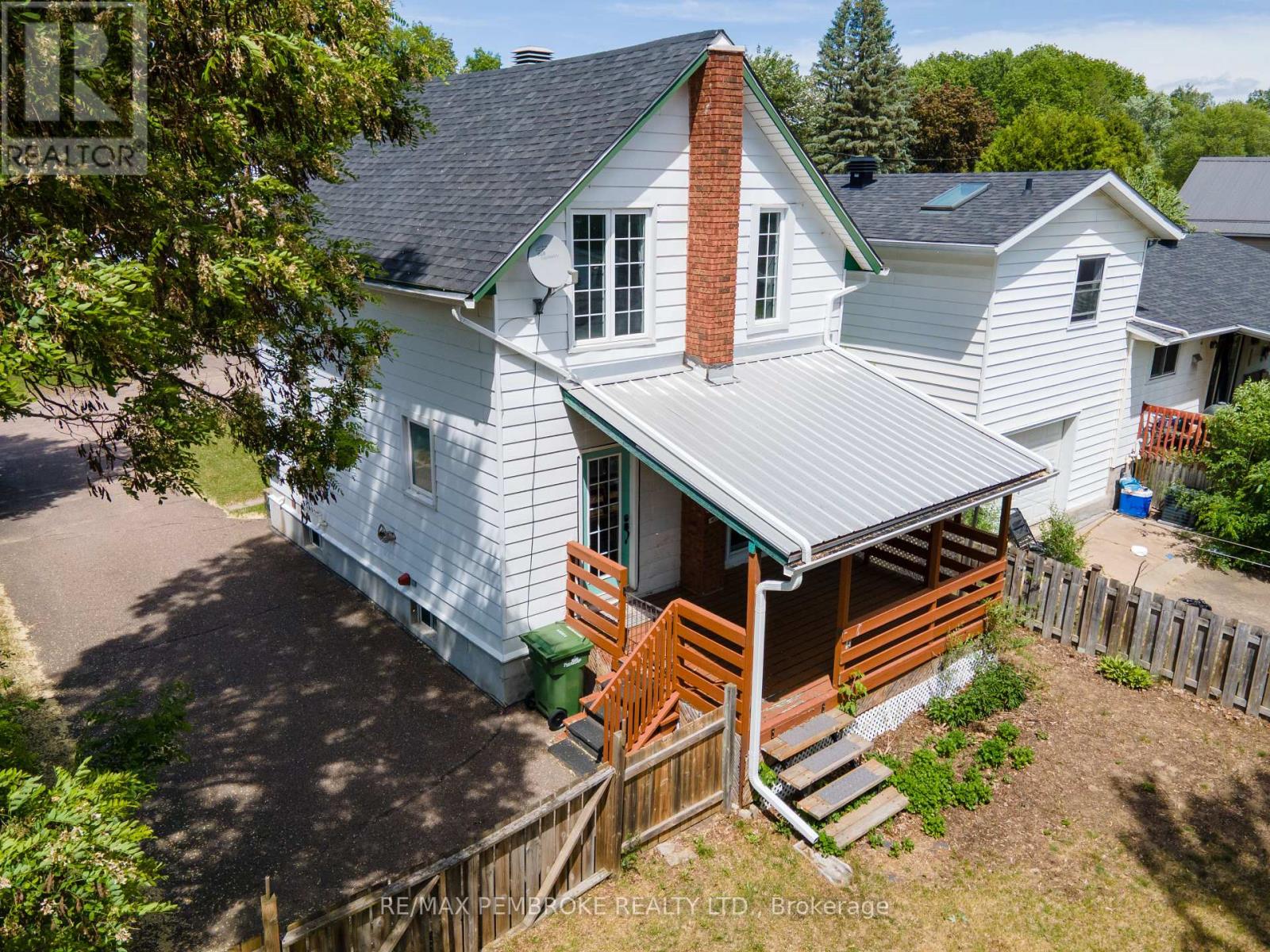566 PERTH STREET, Pembroke, Ontario