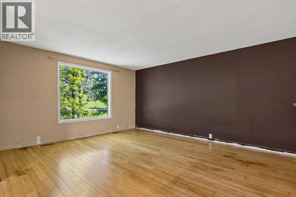 130 Woodbrook Way SW, Calgary, Alberta  T2W 4R6 - Photo 4 - A2321860