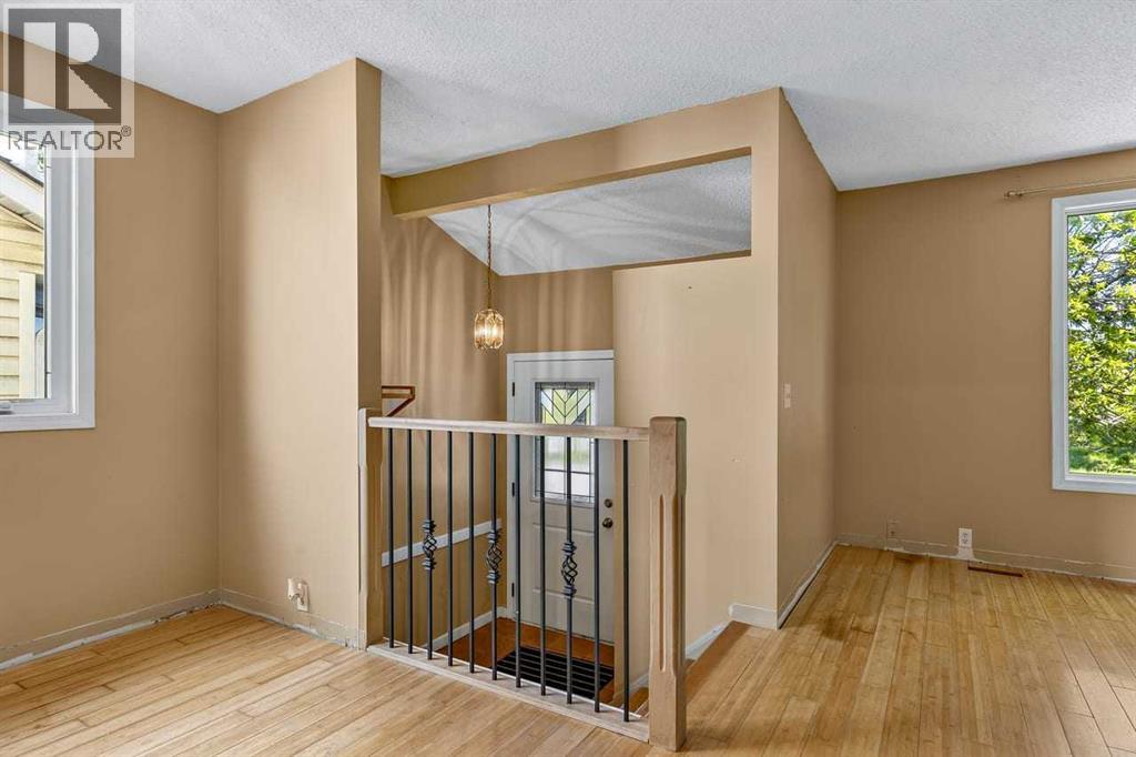 130 Woodbrook Way SW, Calgary, Alberta  T2W 4R6 - Photo 2 - A2321860