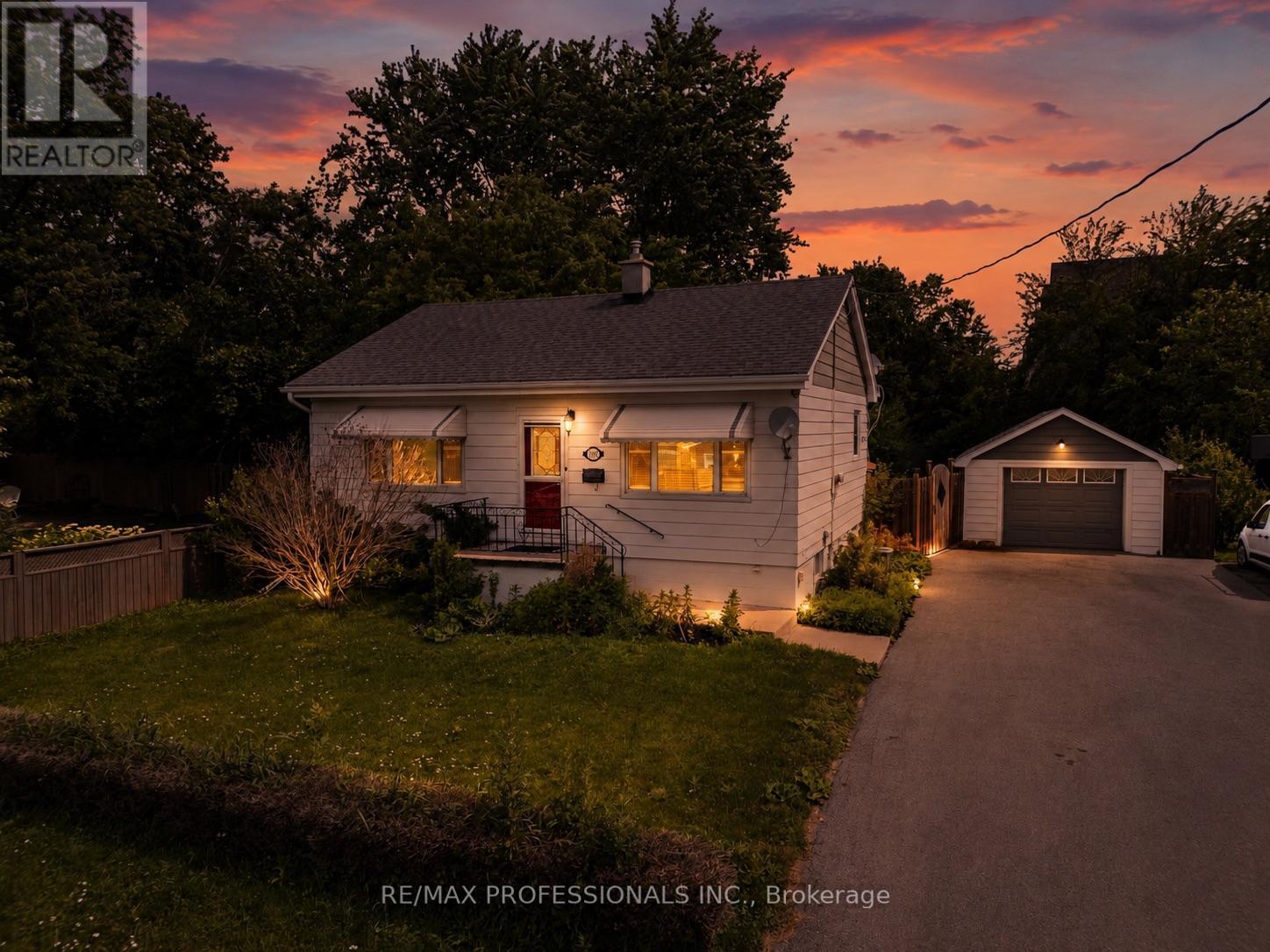 1045 HELENA STREET, Burlington, Ontario