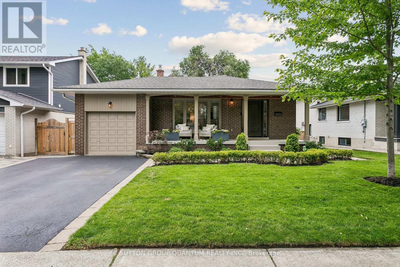 1944 LENARTHUR DRIVE, Mississauga, Ontario