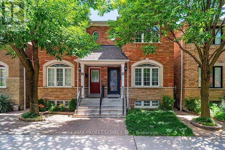 17 ALGARVE CRESCENT, Toronto, Ontario