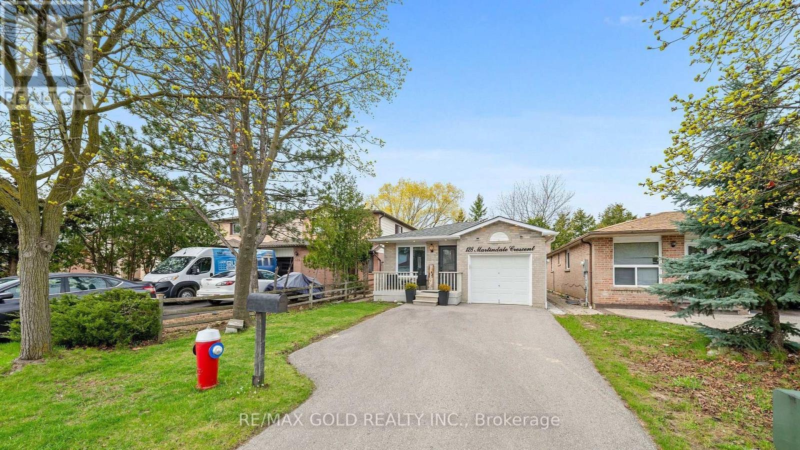 128 Martindale Crescent, Brampton, Ontario  L6X 2V1 - Photo 2 - W13483590