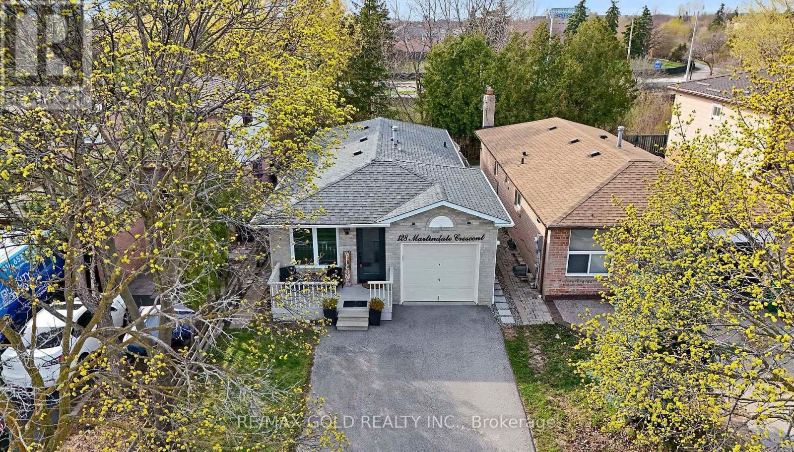 128 Martindale Crescent, Brampton, Ontario  L6X 2V1 - Photo 3 - W13483590