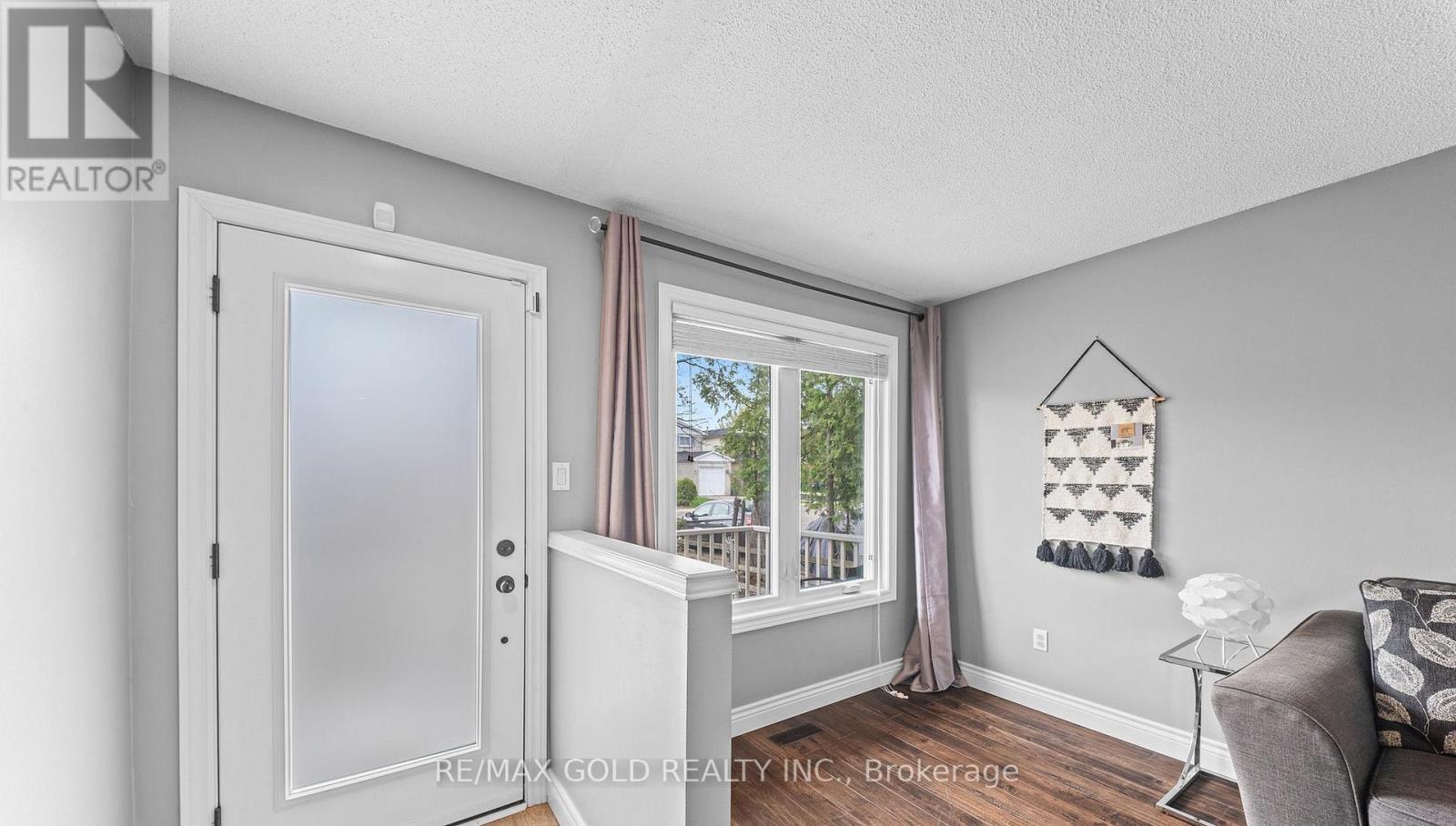 128 Martindale Crescent, Brampton, Ontario  L6X 2V1 - Photo 5 - W13483590