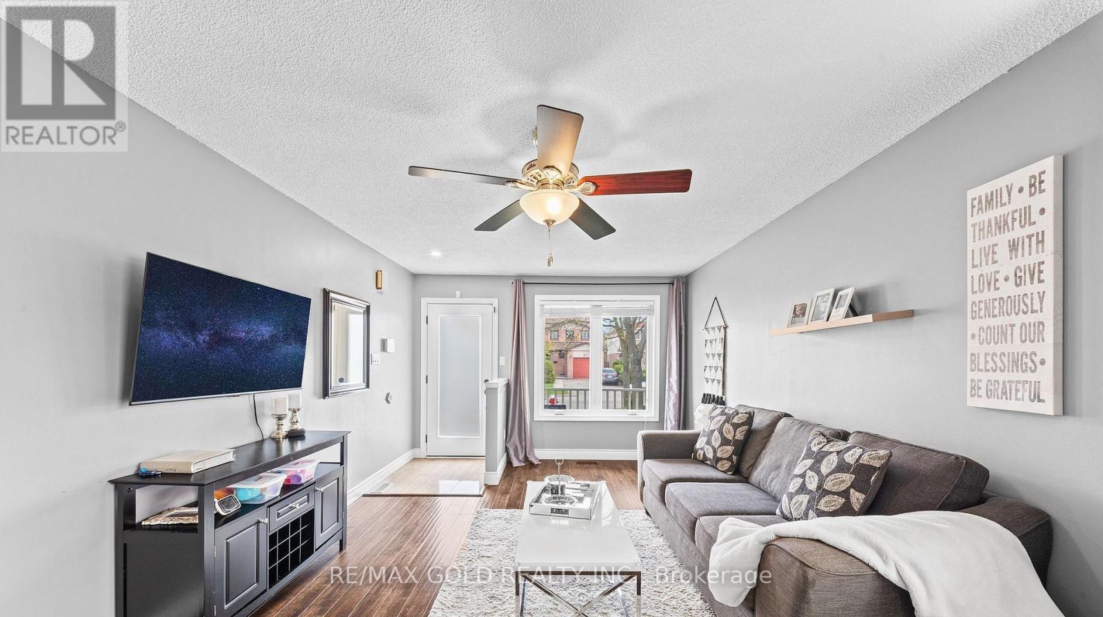 128 Martindale Crescent, Brampton, Ontario  L6X 2V1 - Photo 6 - W13483590