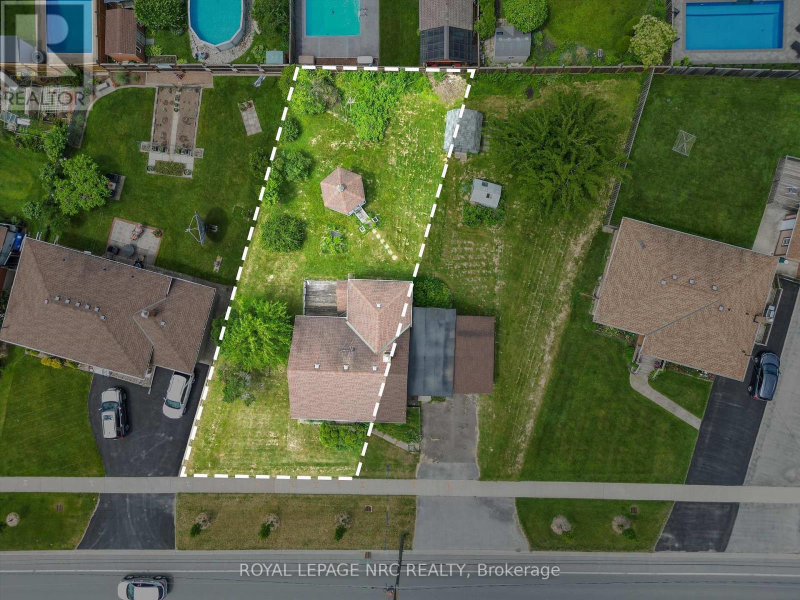 267 Lakeshore Road, St. Catharines, Ontario  L2M 1R9 - Photo 1 - X13483782