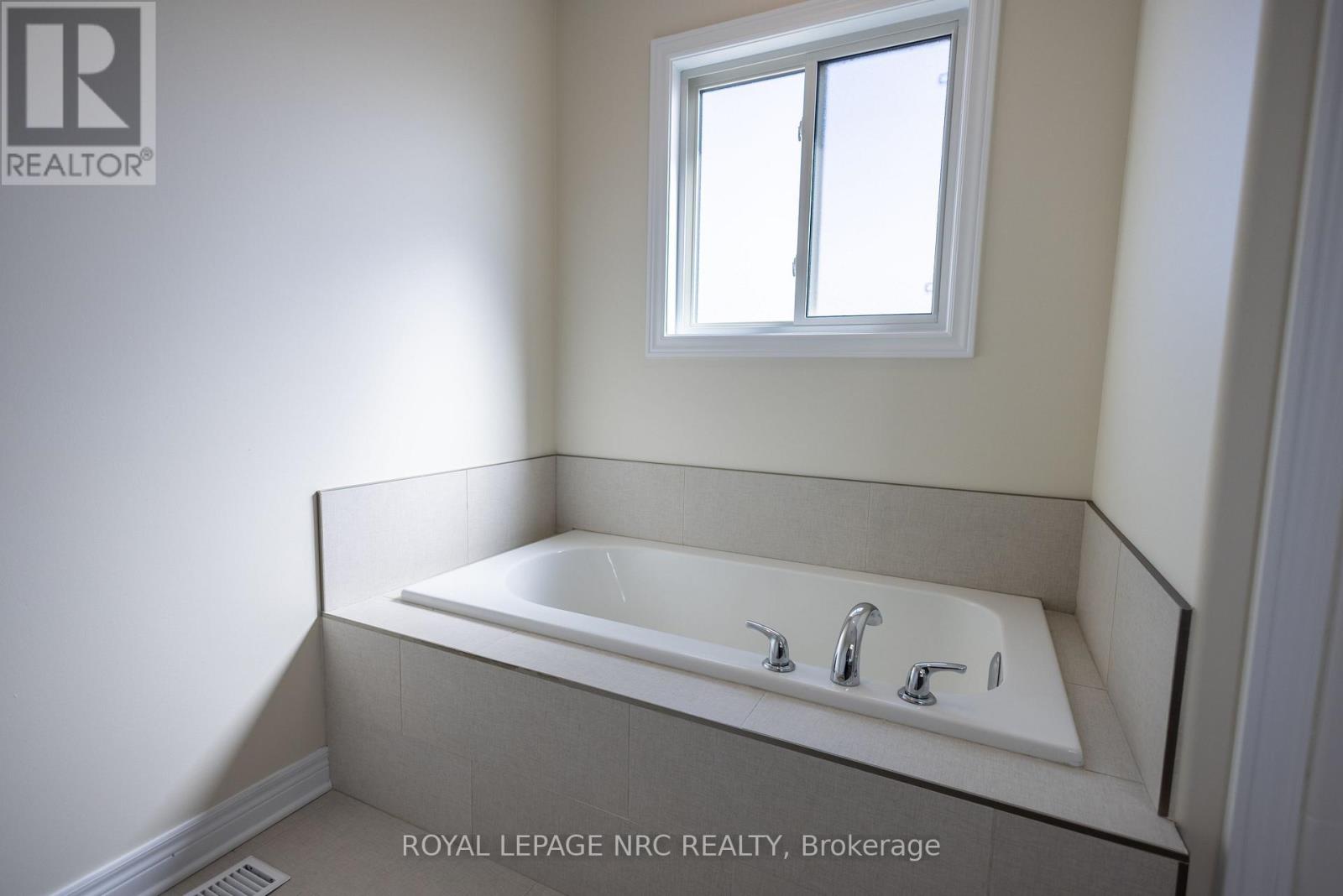 33 Cinnamon Street, Thorold, Ontario  L2V 0H6 - Photo 14 - X13483796