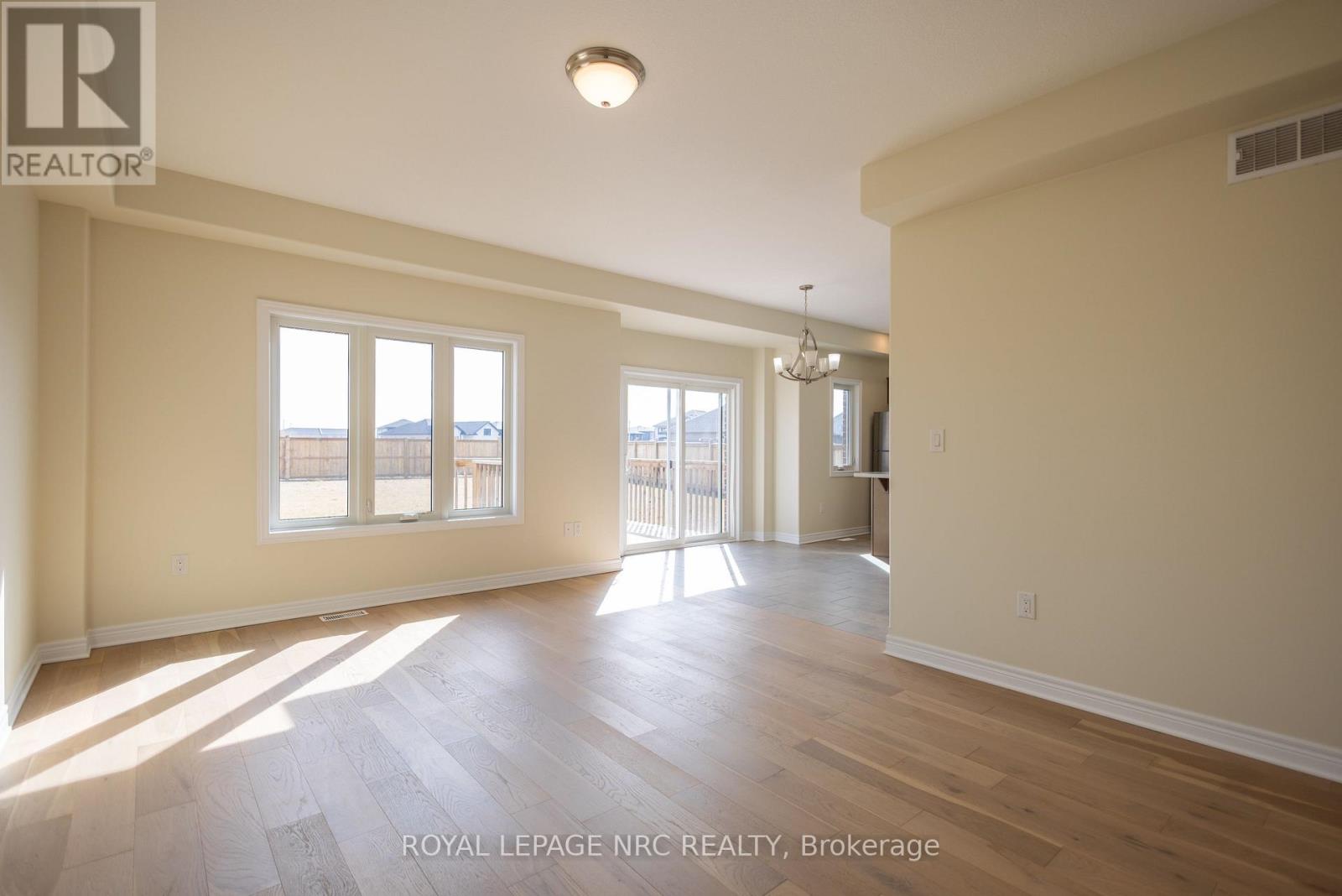 33 Cinnamon Street, Thorold, Ontario  L2V 0H6 - Photo 6 - X13483796