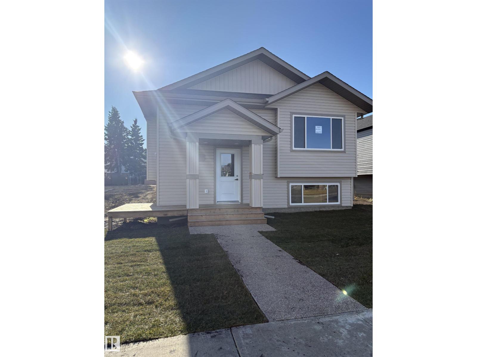 7413 44 Av, Camrose, Alberta  T4V 5C9 - Photo 2 - E4430929