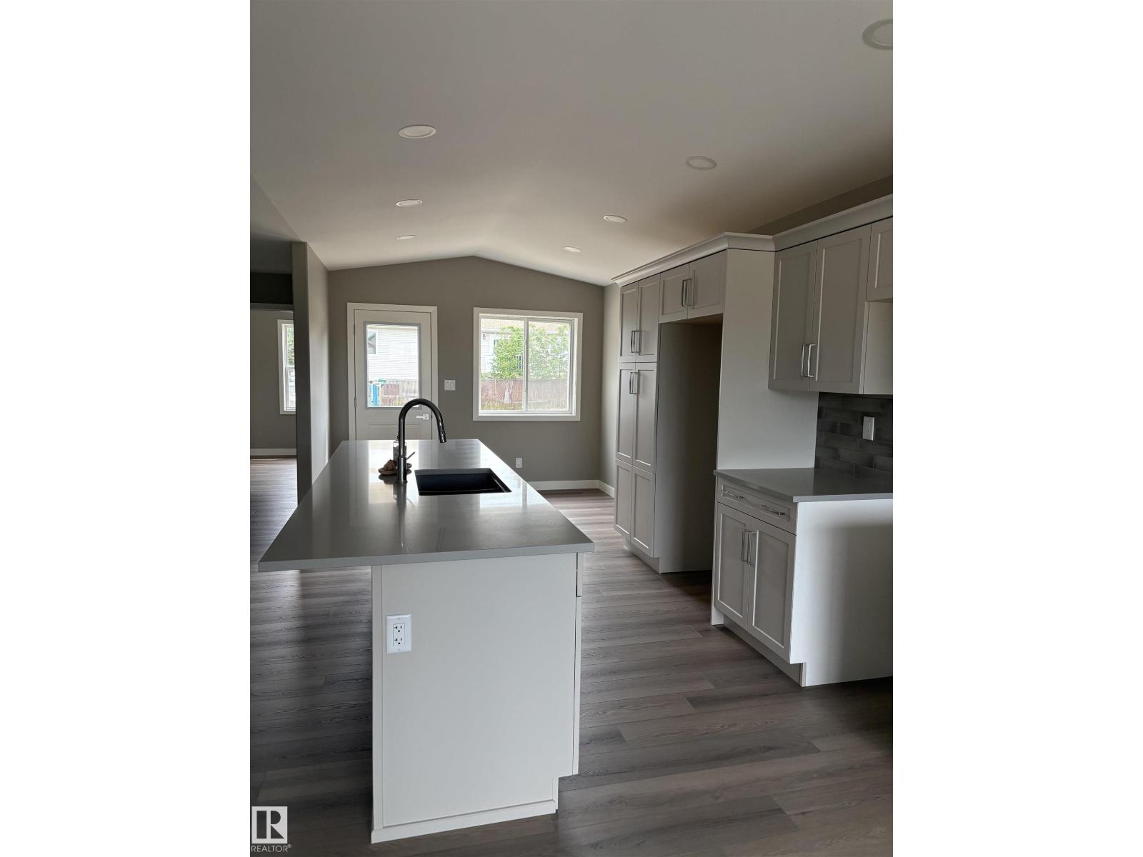 7413 44 Av, Camrose, Alberta  T4V 5C9 - Photo 3 - E4430929