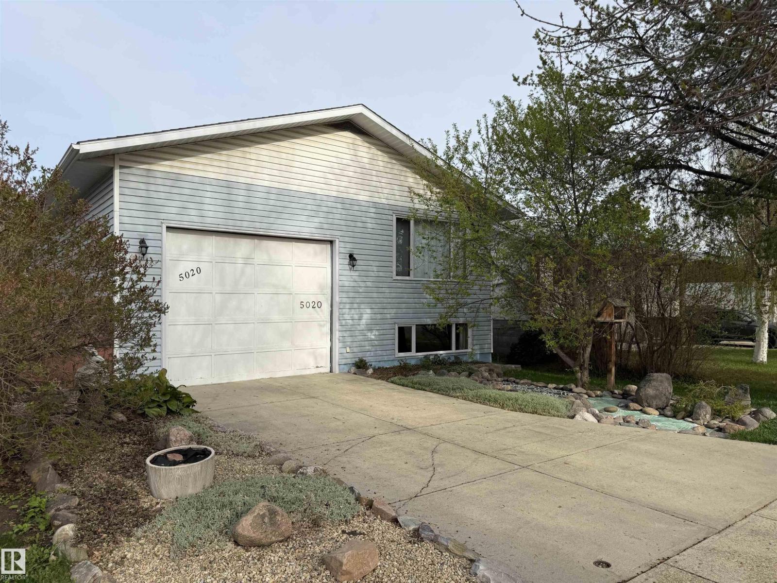 5020 47 St, Barrhead, Alberta  T7N 1H5 - Photo 3 - E4478256