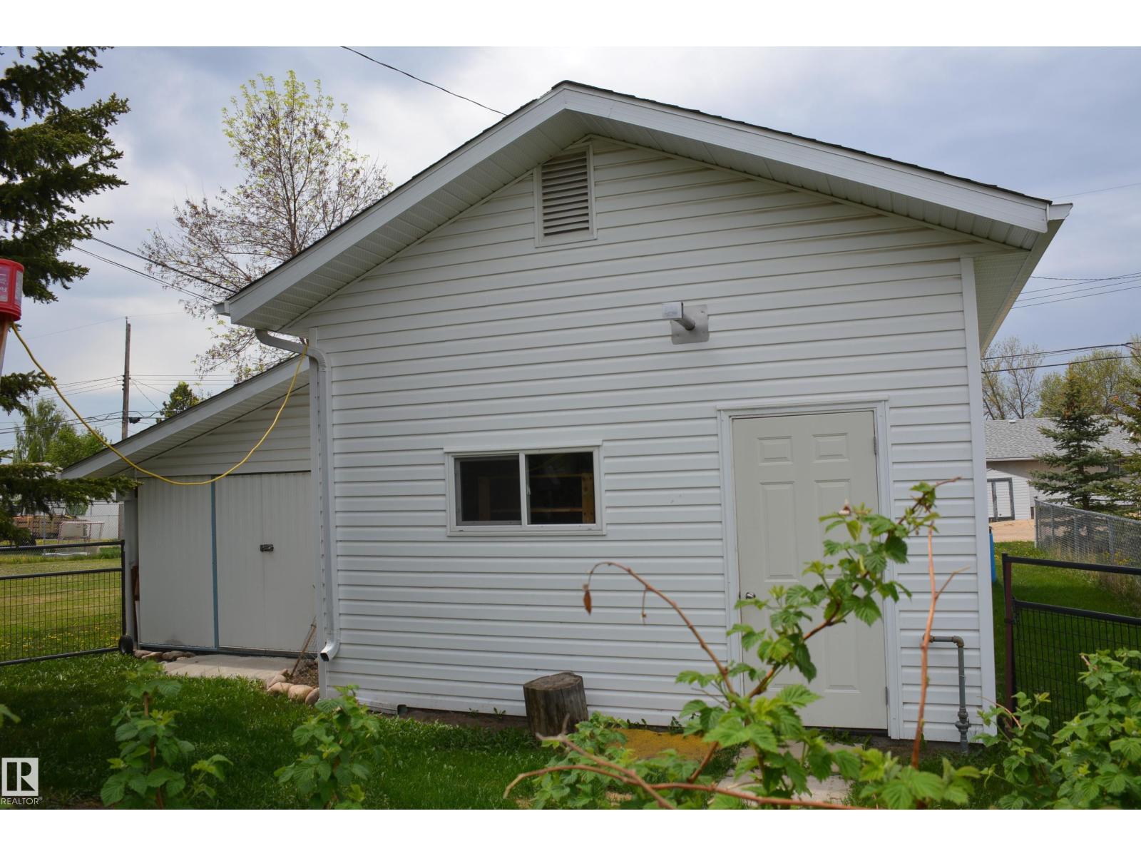 5020 47 St, Barrhead, Alberta  T7N 1H5 - Photo 10 - E4478256