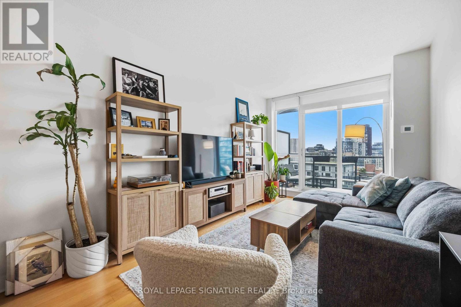1409 - 38 The Esplanade, Toronto, Ontario  M5E 1A5 - Photo 2 - C13483538