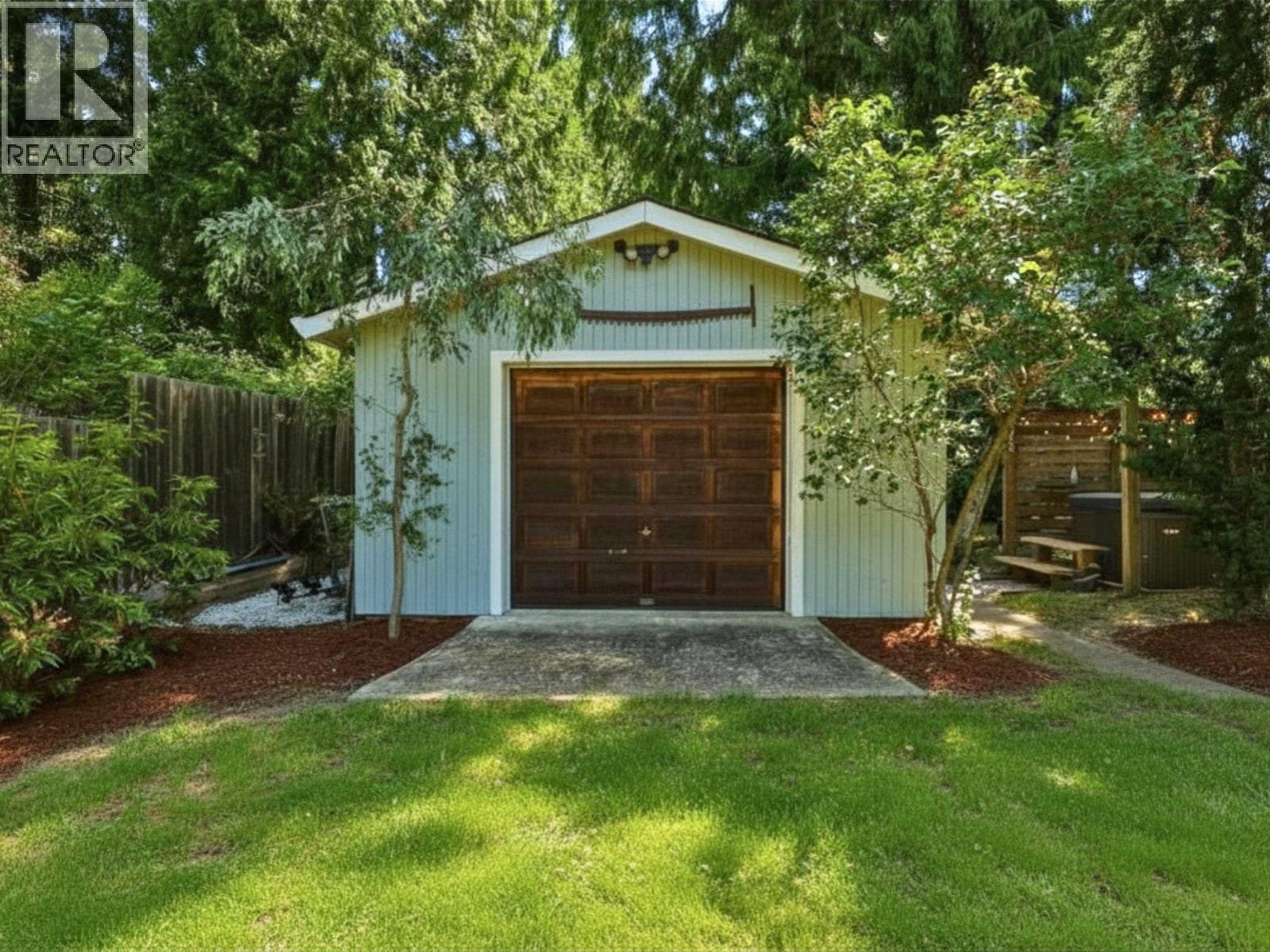 1304 Oles Place, Roberts Creek, British Columbia V0N 2W2 - Photo 23 - R3139392