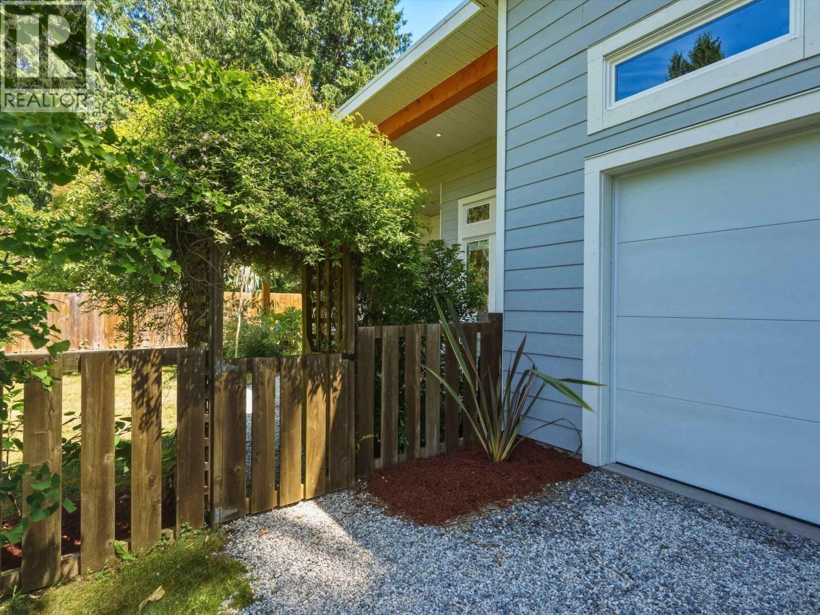 1304 Oles Place, Roberts Creek, British Columbia V0N 2W2 - Photo 29 - R3139392