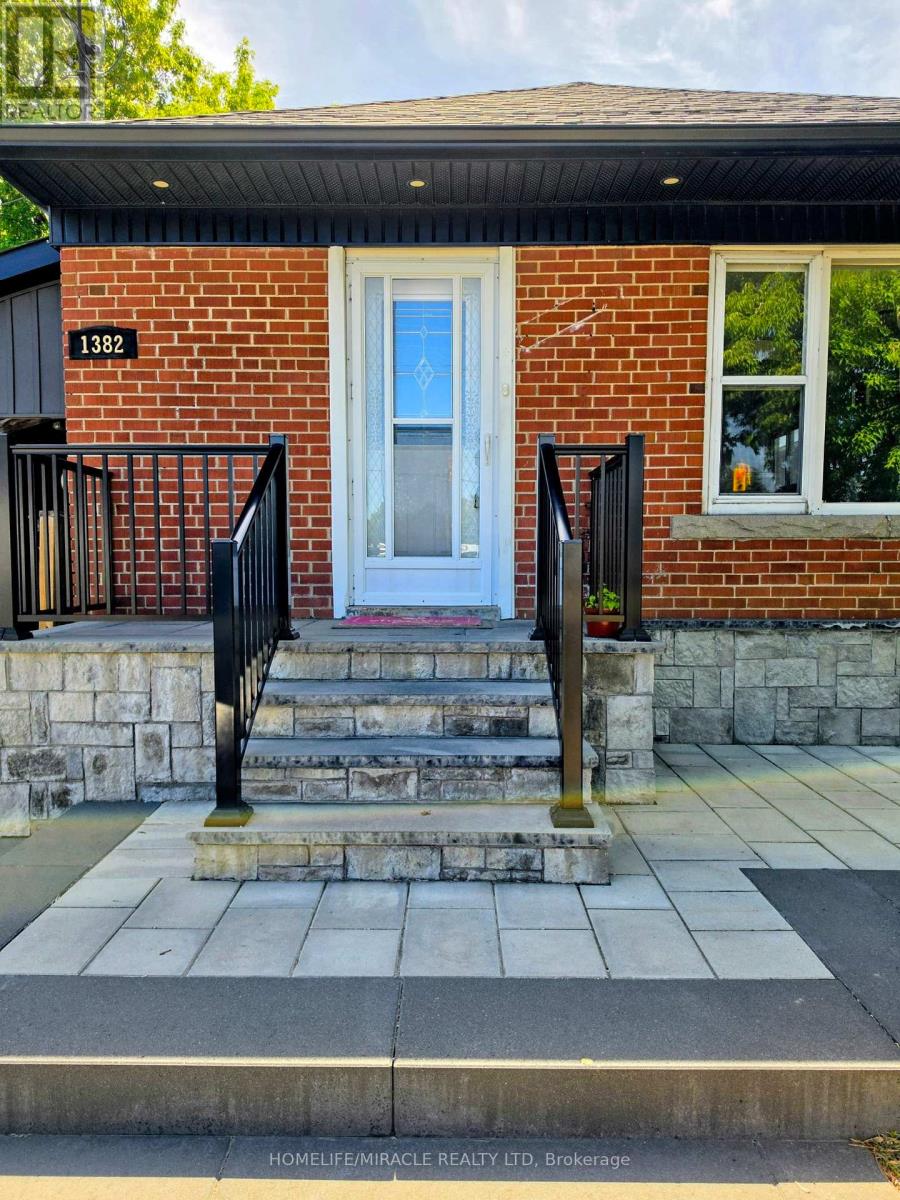 Main - 1382 Warden Avenue, Toronto, Ontario  M1R 2S5 - Photo 2 - E13093666