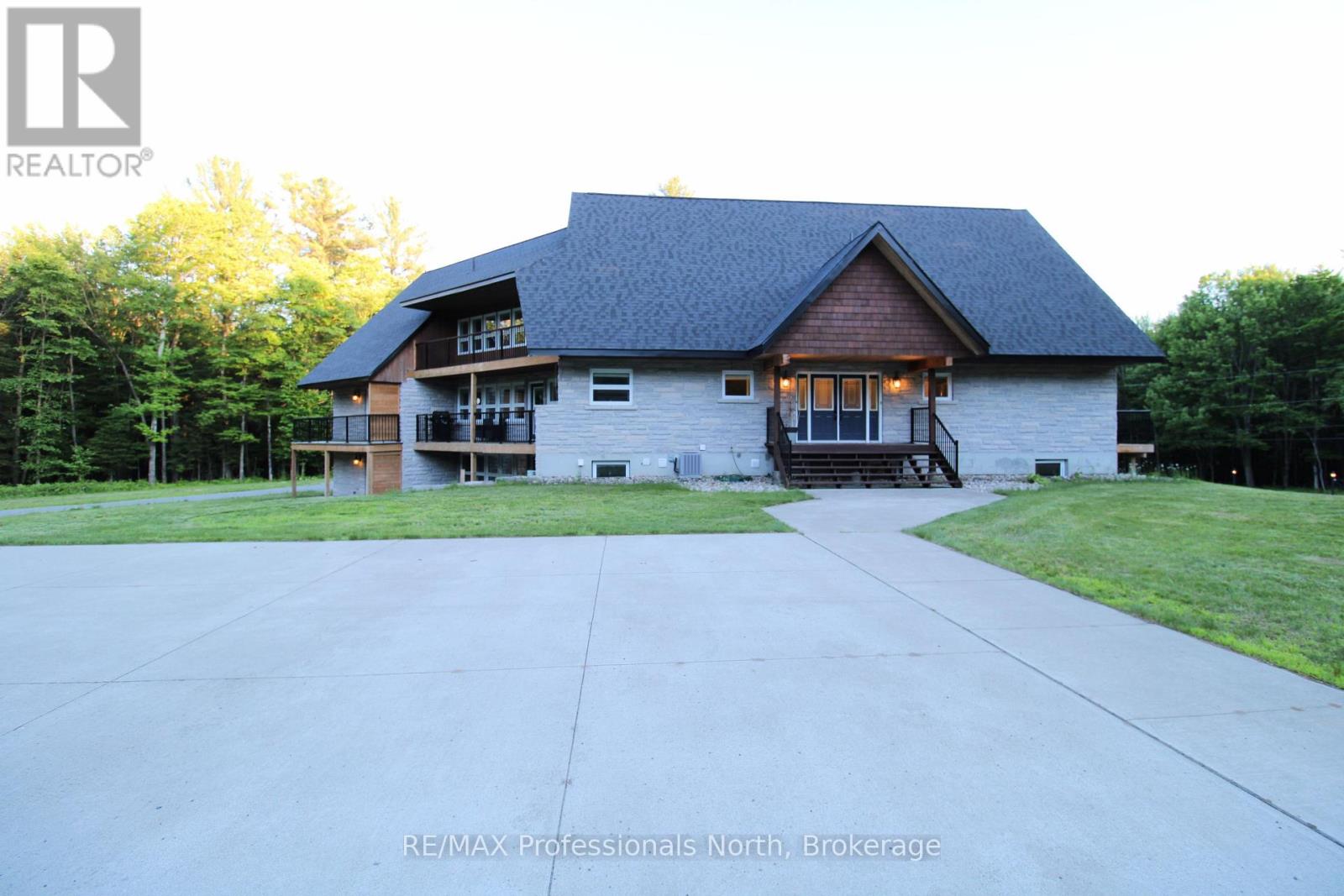 1196 RAVENSCLIFFE ROAD, Huntsville, Ontario