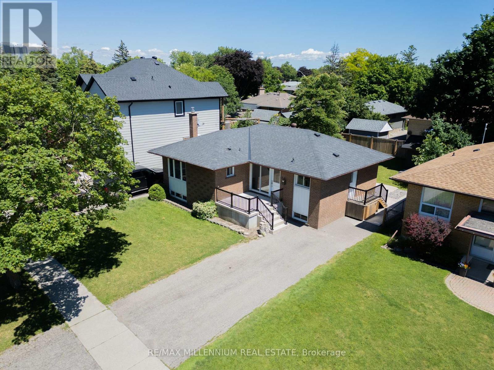 37 CAMPBELL DRIVE, Brampton, Ontario