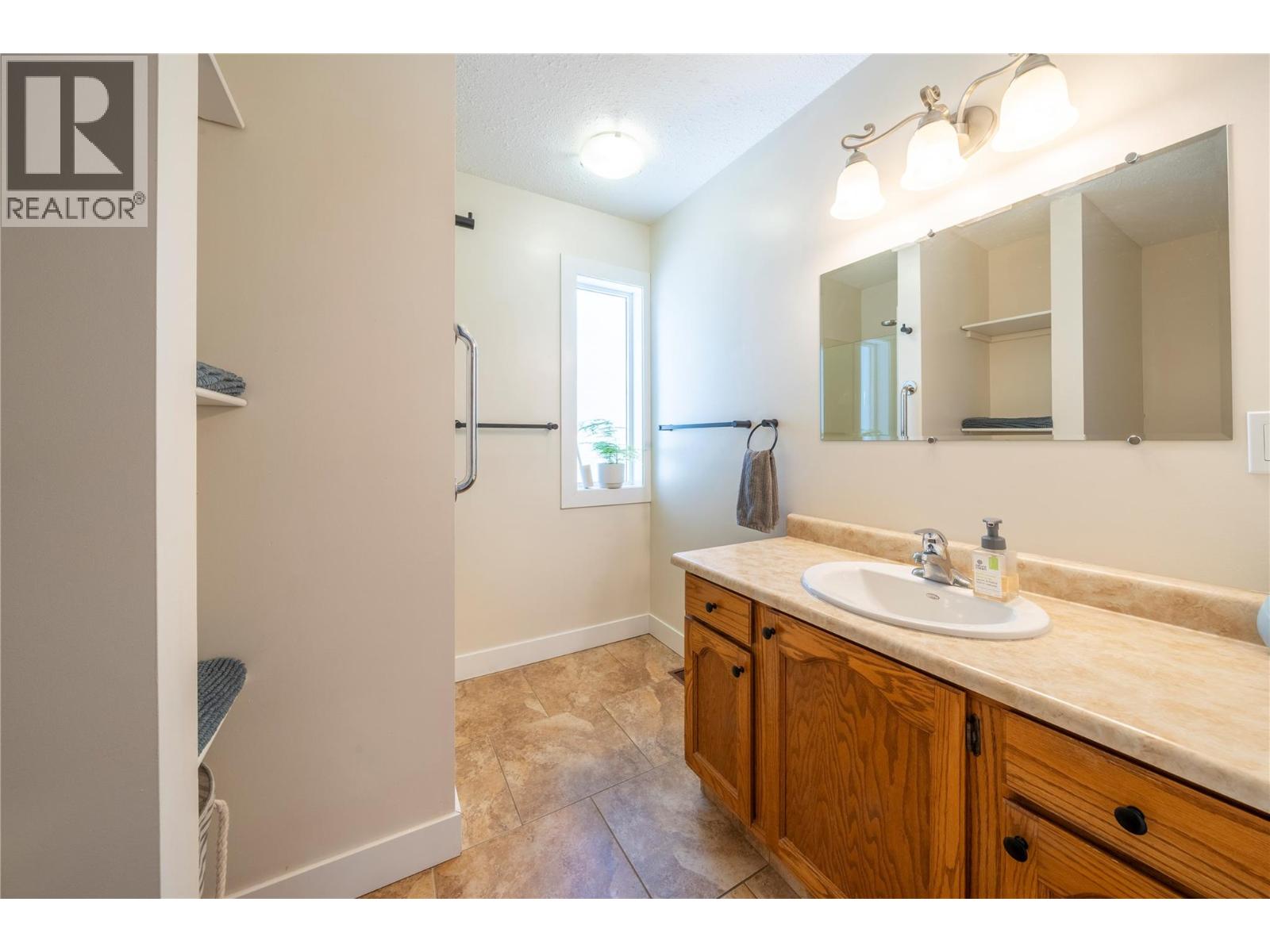 4061 Davie Road, Kamloops, British Columbia  V2H 1K8 - Photo 21 - 10392272