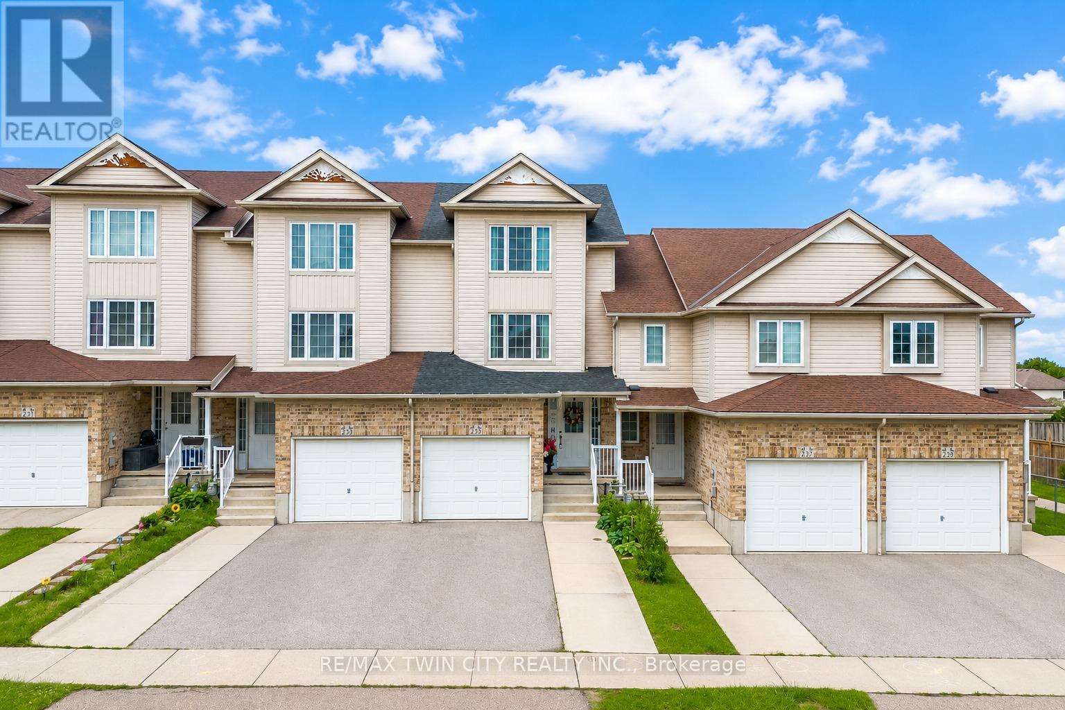 235 RED CLOVER COURT, Kitchener, Ontario