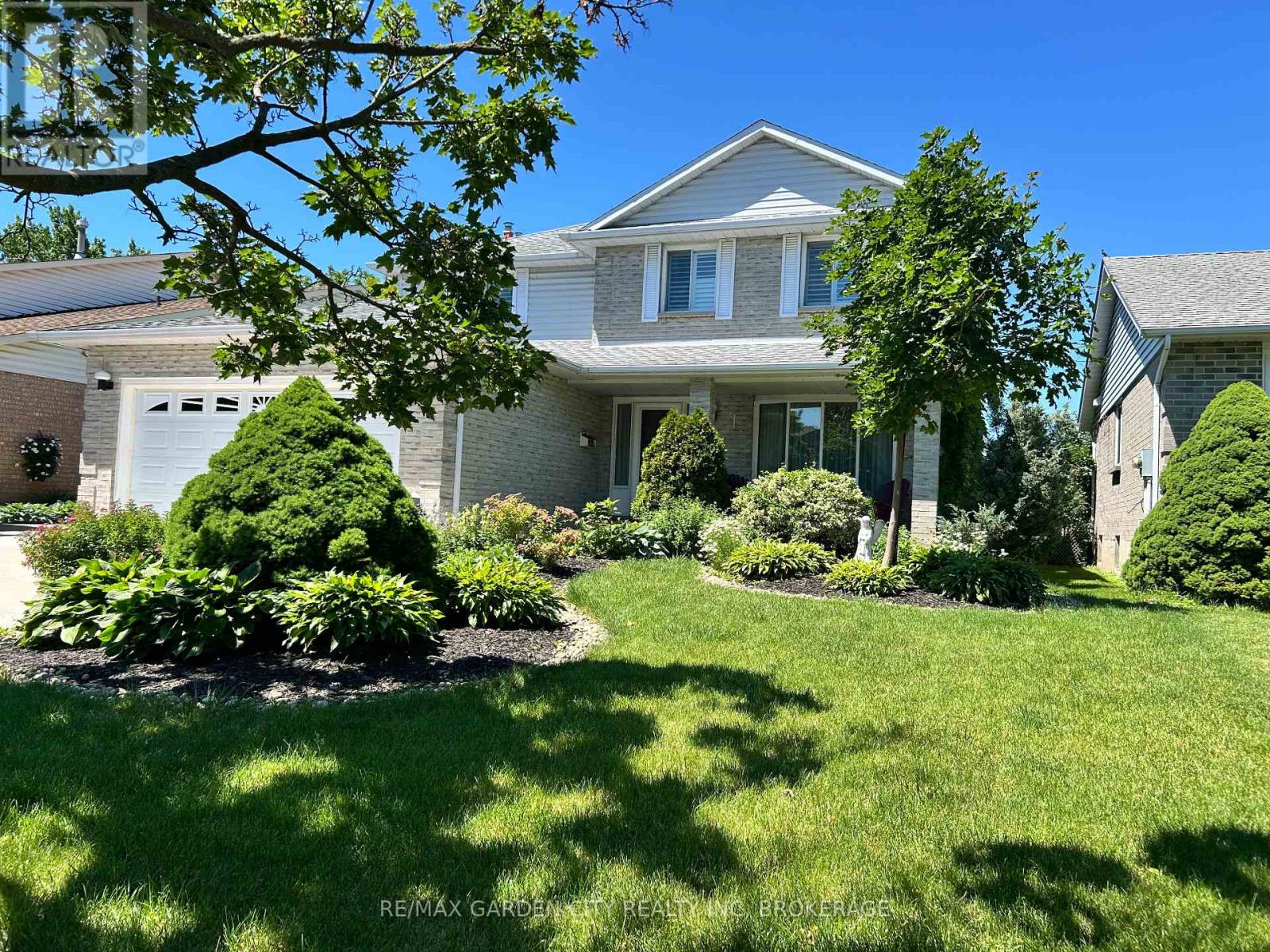 21 BASCARY CRESCENT, St. Catharines, Ontario