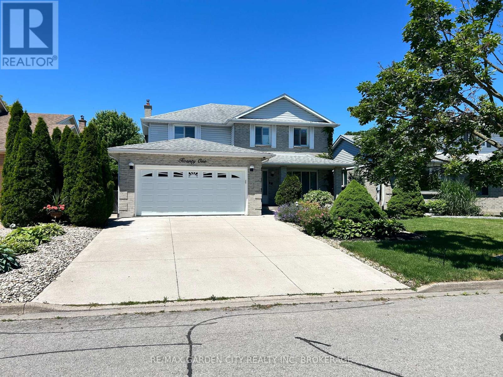 21 Bascary Crescent, St. Catharines, Ontario  L2S 3M7 - Photo 2 - X12945046