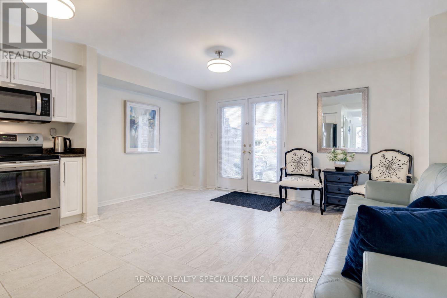 16 - 3975 Eglinton Avenue W, Mississauga, Ontario L5M 0E7 - Photo 3 - W13233352