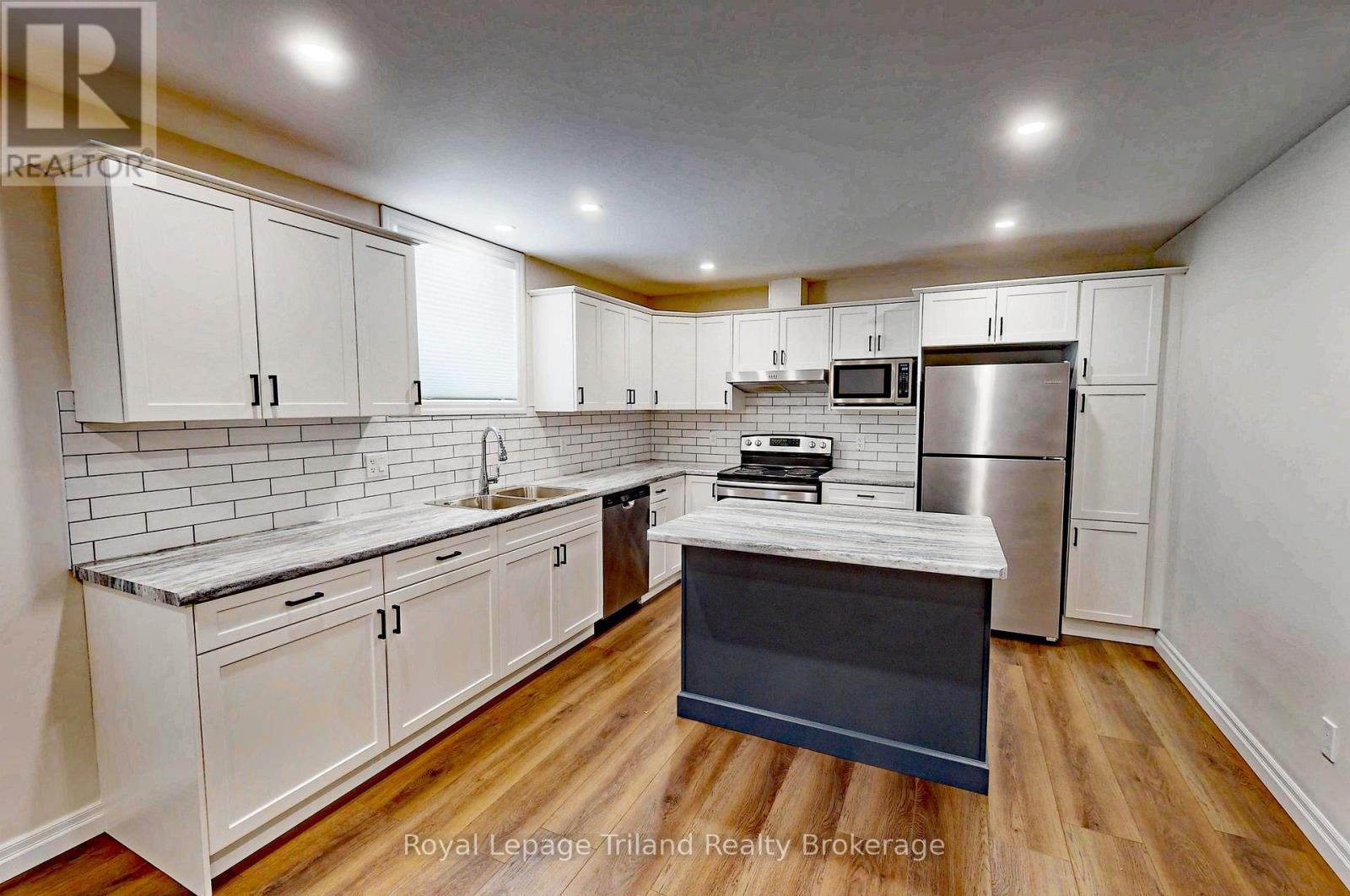 2 - 18 Winniett Street, Woodstock, Ontario  N4S 5Z3 - Photo 3 - X13484024