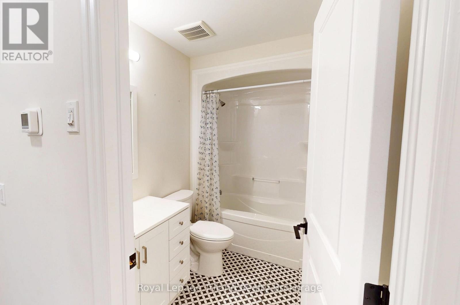 2 - 18 Winniett Street, Woodstock, Ontario  N4S 5Z3 - Photo 6 - X13484024