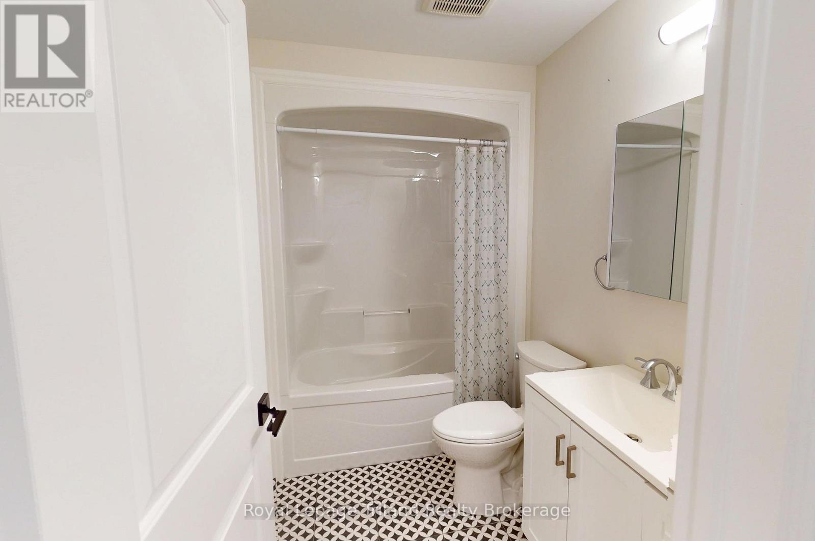 2 - 18 Winniett Street, Woodstock, Ontario  N4S 5Z3 - Photo 8 - X13484024