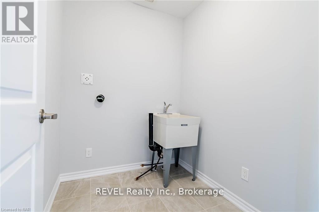 Upper - 77 Renfrew Trail, Welland, Ontario  L3C 0K2 - Photo 28 - X13484022