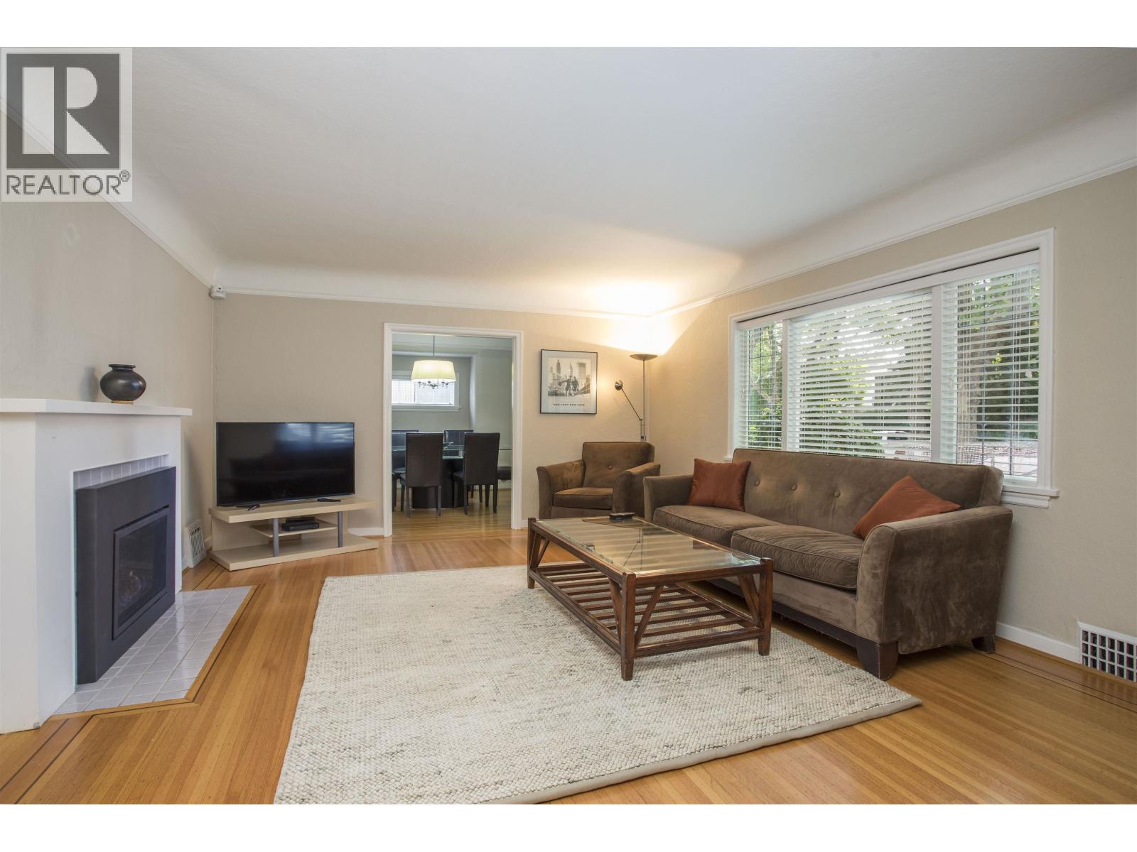 3877 W Broadway, Vancouver, British Columbia  V6R 2C2 - Photo 3 - R3139239