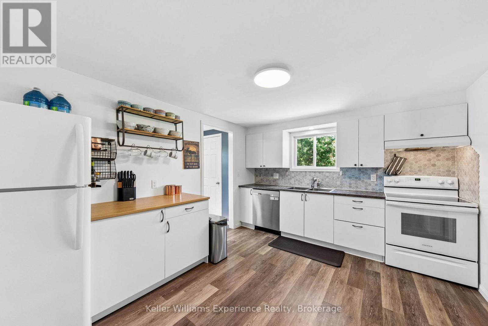 311 Armstrong Street, Tay, Ontario  L0K 1R0 - Photo 6 - S13484028
