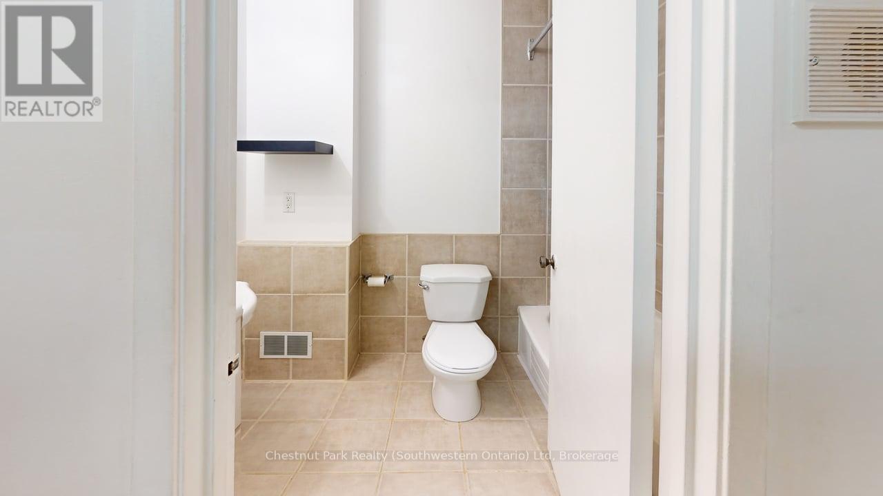 303 - 97 Farquhar Street, Guelph (Downtown), Ontario  N1H 3N4 - Photo 11 - X13484100