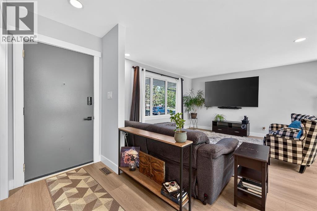 10020 Oakfield Drive Sw, Calgary, Alberta T2V 4B4 - Photo 6 - A2319144