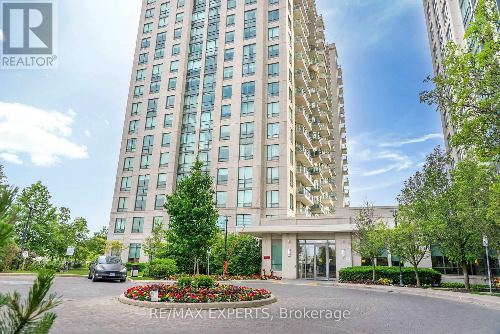 704 - 88 PROMENADE CIRCLE, Vaughan, Ontario