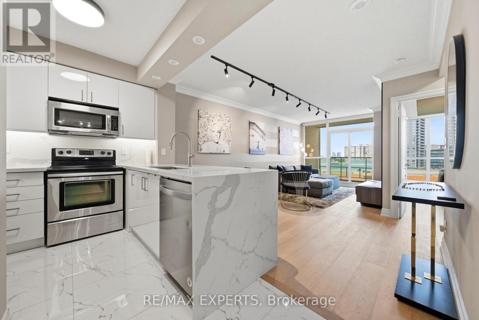 704 - 88 Promenade Circle, Vaughan, Ontario  L4J 9A4 - Photo 2 - N13483918