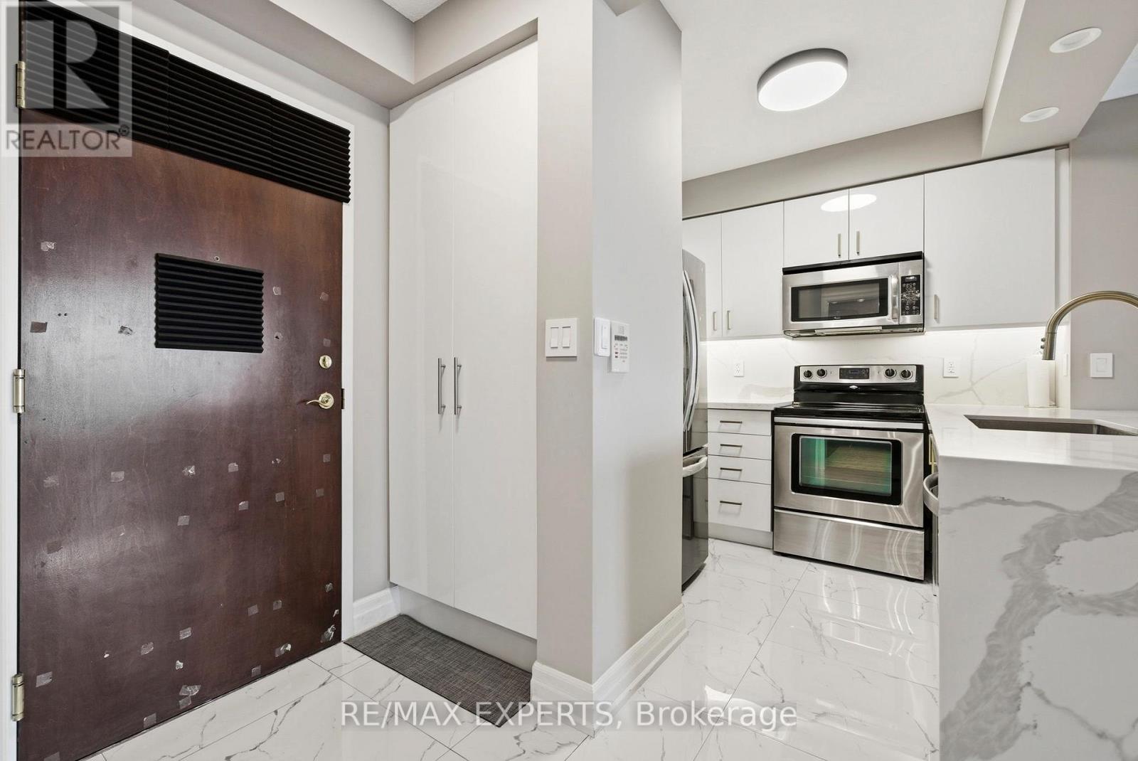 704 - 88 Promenade Circle, Vaughan, Ontario  L4J 9A4 - Photo 3 - N13483918